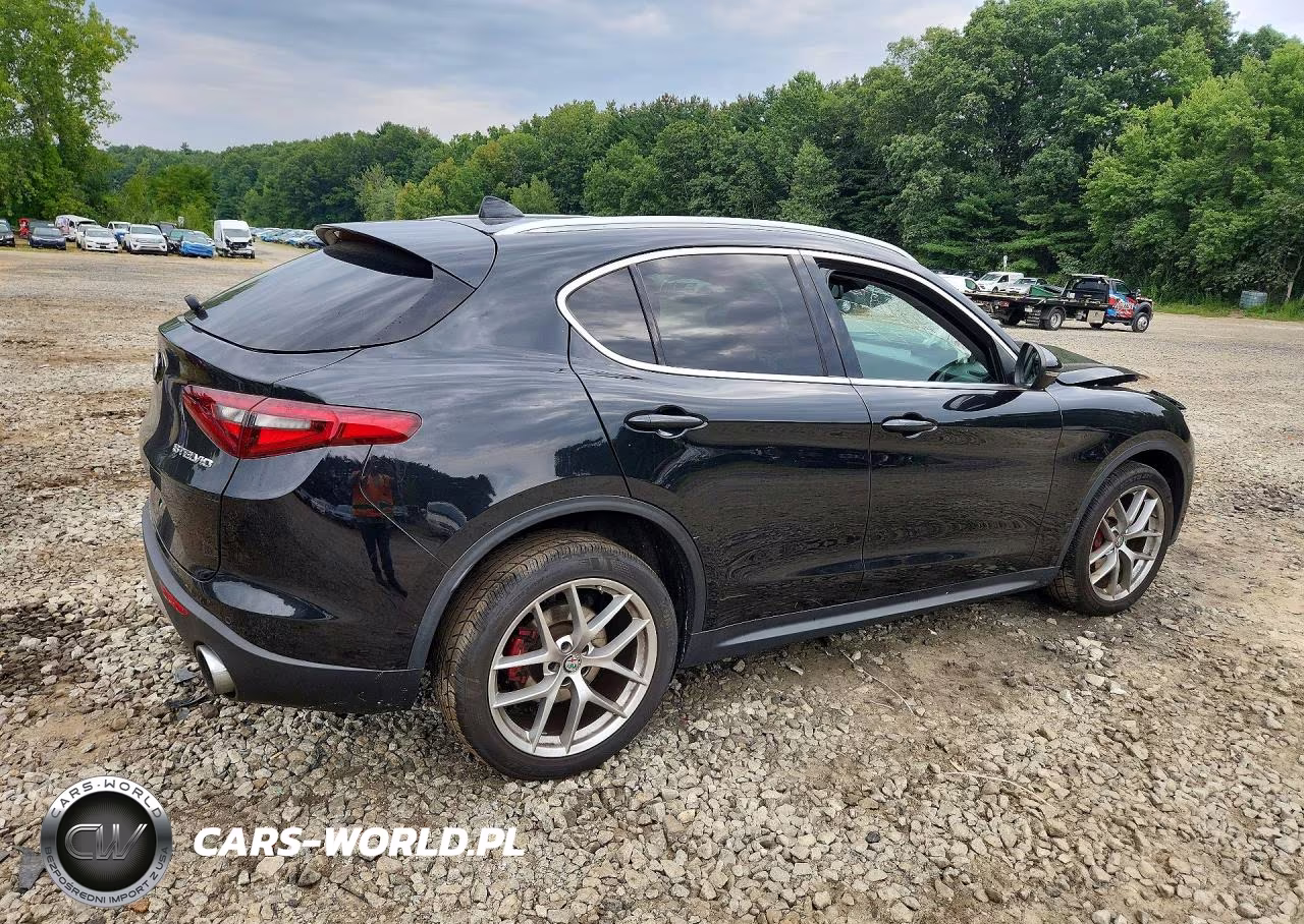 2018 Alfa Romeo Stelvio Ti Luxury VIN:ZASFAKRN2J7C21147 - 3