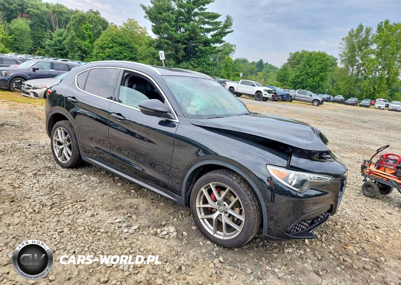 2018 Alfa Romeo Stelvio Ti Luxury VIN:ZASFAKRN2J7C21147 - 4