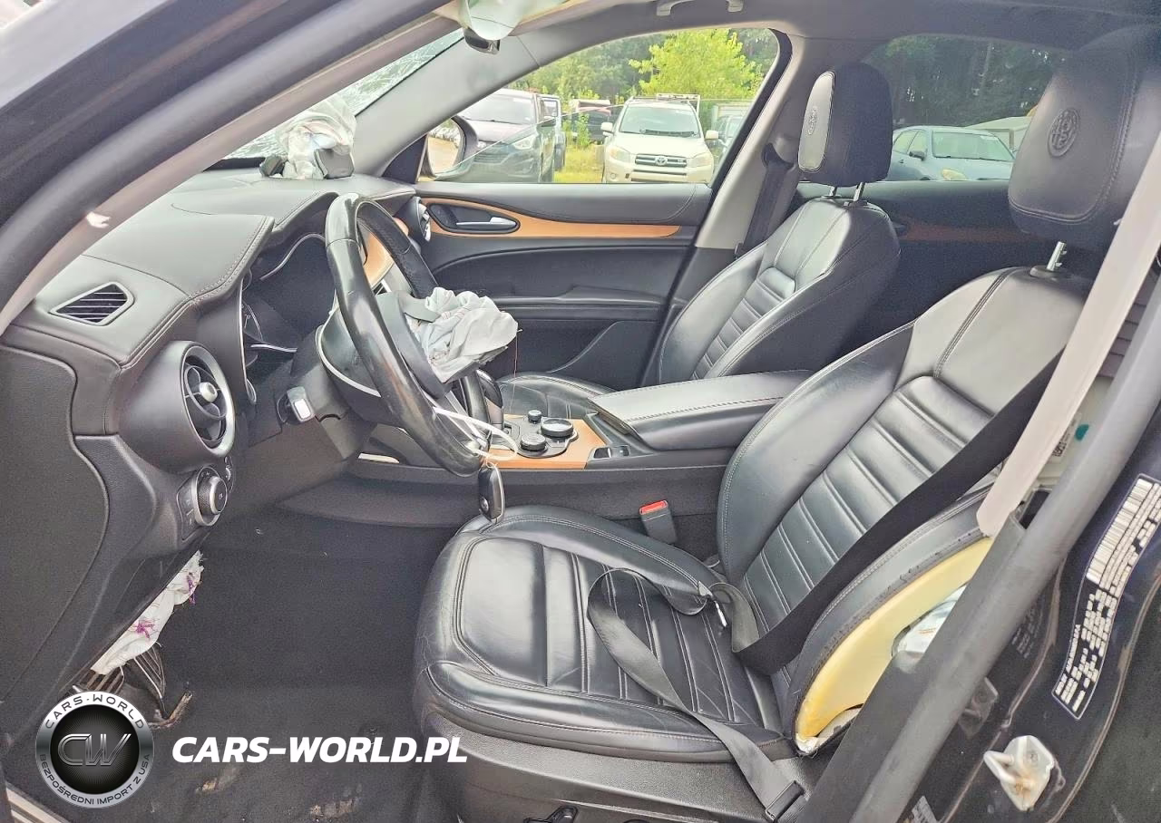 2018 Alfa Romeo Stelvio Ti Luxury VIN:ZASFAKRN2J7C21147 - 7