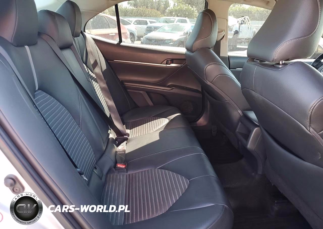 2018 Toyota Camry Hybrid Se VIN:4T1B21HK1JU500088 - 10