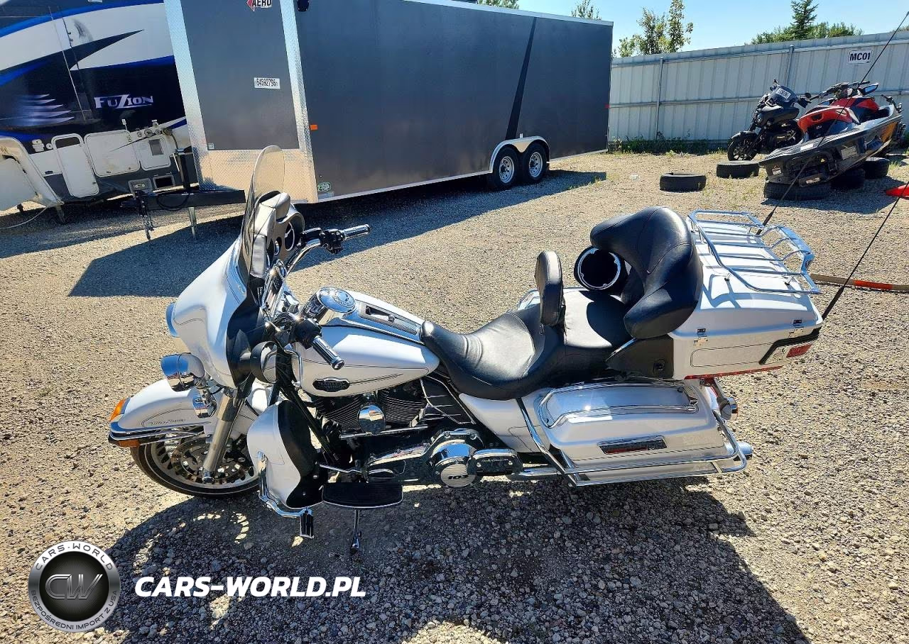 2012 Harley-Davidson Flhtcu Ultra Classic Electra Glide VIN:1HD1FCM15CB691735 - 3