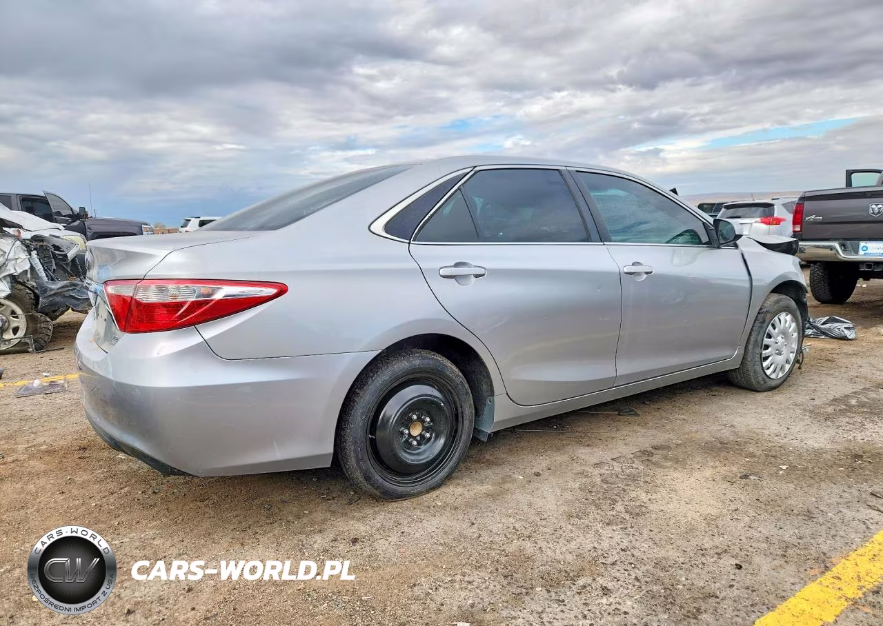 2017 Toyota Camry Le VIN:4T1BF1FK1HU694798 - 3
