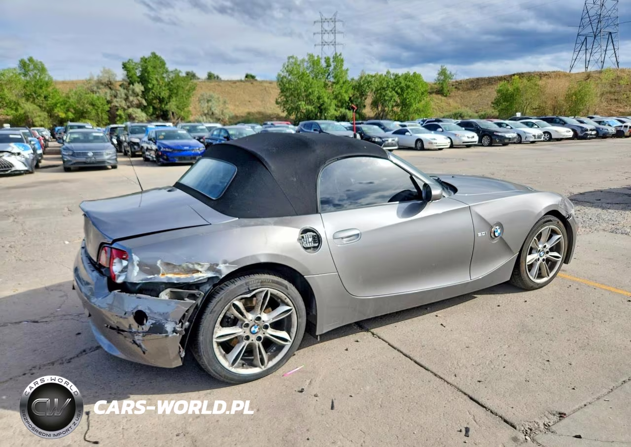 2005 BMW Z4 VIN:4USBT53585LU11151 - 3
