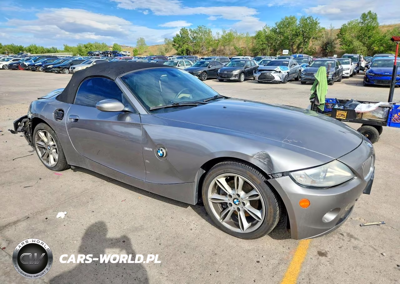 2005 BMW Z4 VIN:4USBT53585LU11151 - 4
