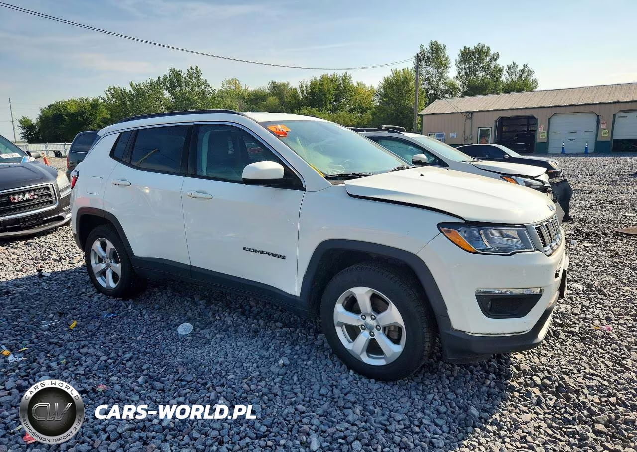 2017 Jeep Compass Latitude VIN:3C4NJDBB6HT579020 - 4