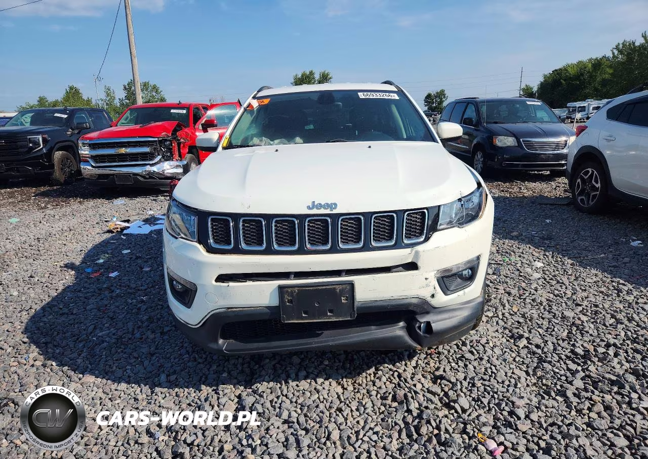 2017 Jeep Compass Latitude VIN:3C4NJDBB6HT579020 - 5