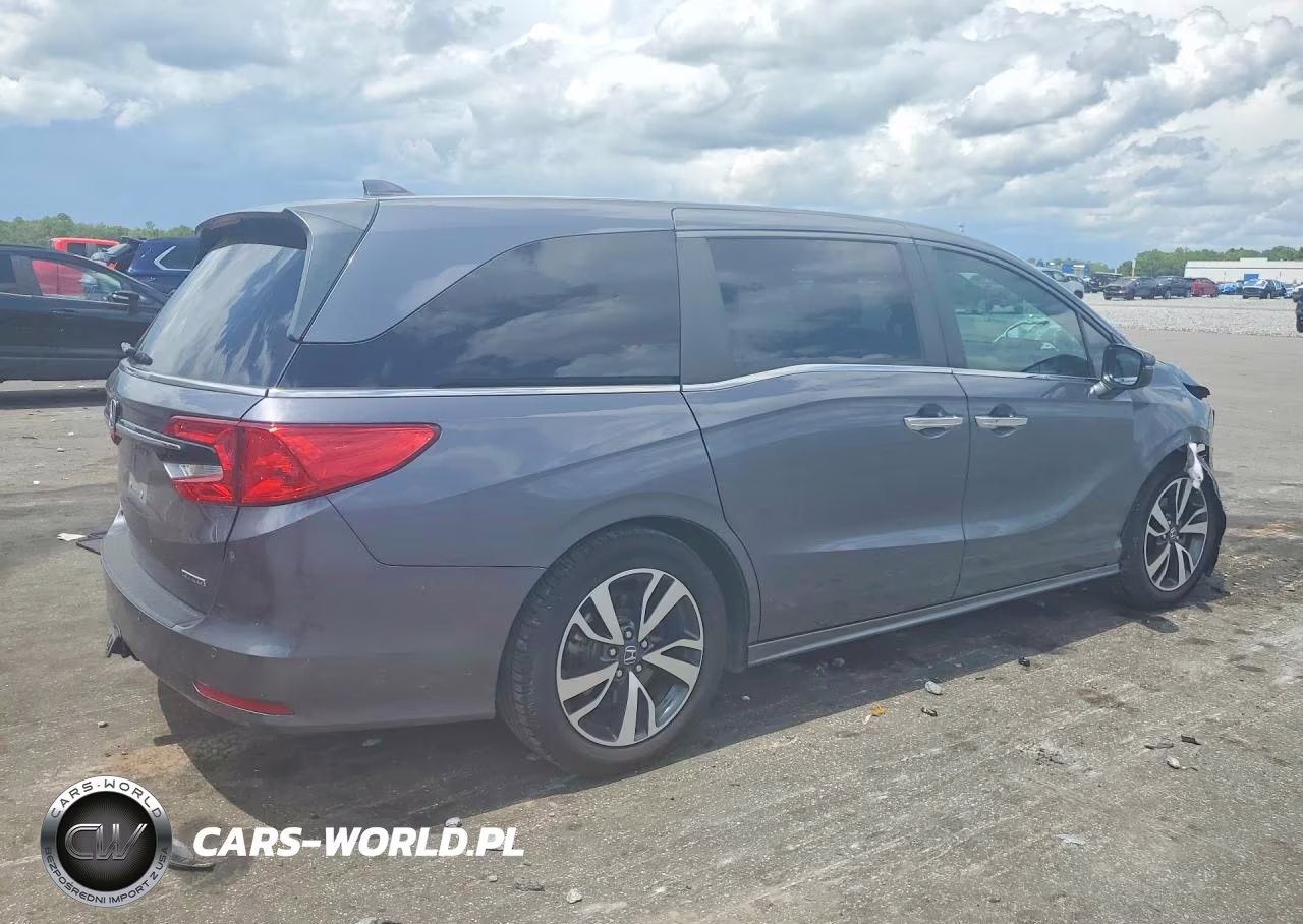 2022 Honda Odyssey Touring VIN:5FNRL6H88NB047555 - 3