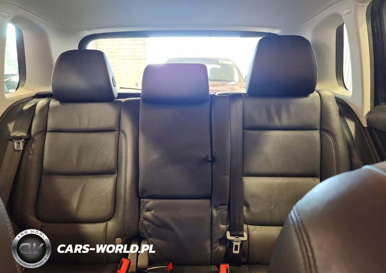 2017 Volkswagen Tiguan Sport VIN:WVGUV7AXXHK017083 - 10