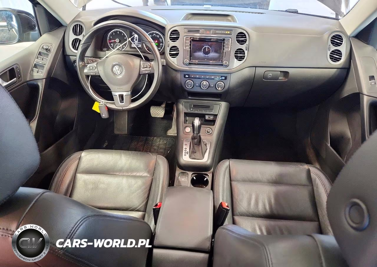 2017 Volkswagen Tiguan Sport VIN:WVGUV7AXXHK017083 - 8