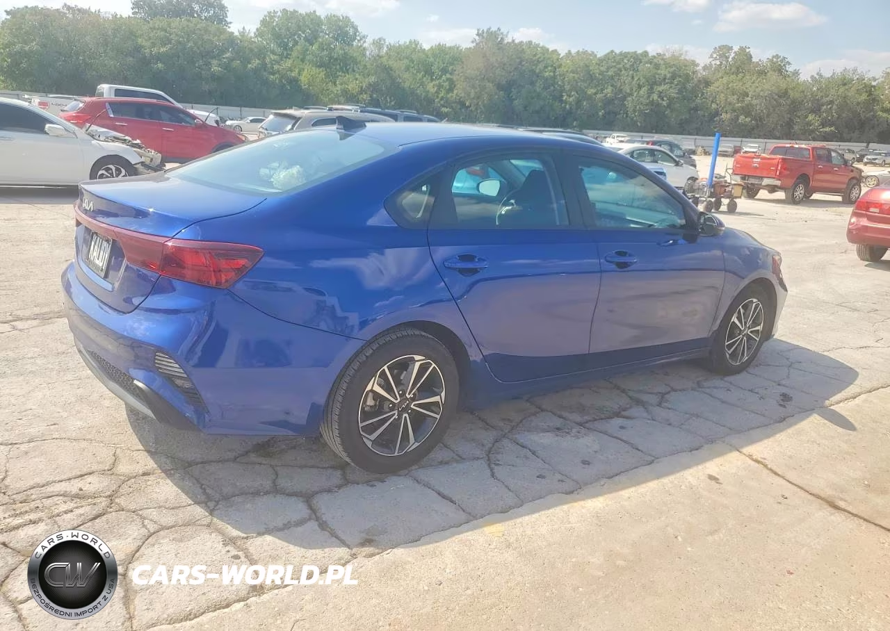2023 Kia Forte Lxs VIN:3KPF24AD9PE652646 - 3