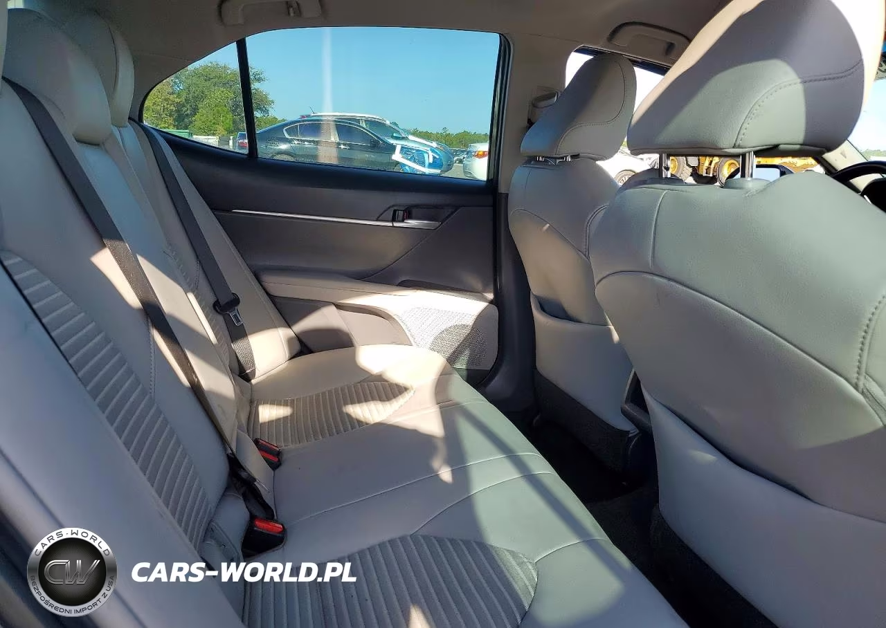 2018 Toyota Camry Se VIN:4T1B11HK1JU583587 - 10