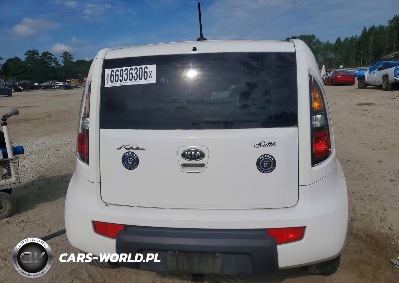 2011 Kia Soul + VIN:KNDJT2A29B7282172 - 6