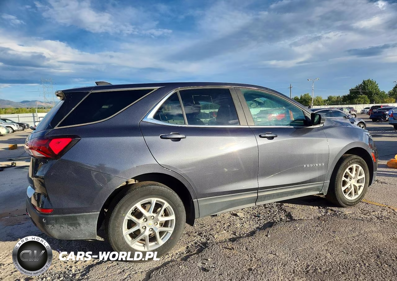 2022 Chevrolet Equinox VIN:2GNAXTEV6N6117724 - 3