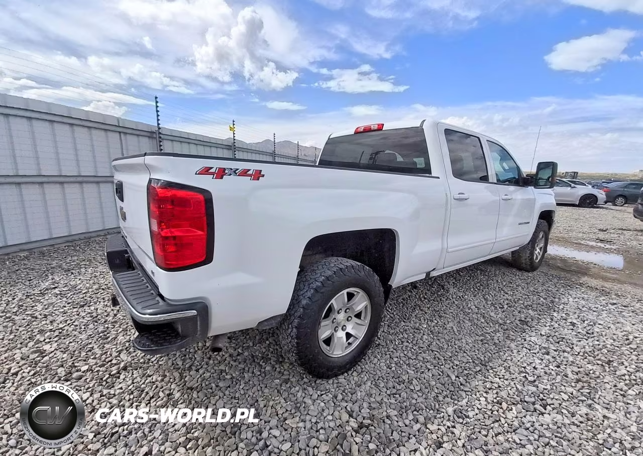 2018 Chevrolet Silverado K1500 Lt VIN:1GCUKREC2JF248638 - 3