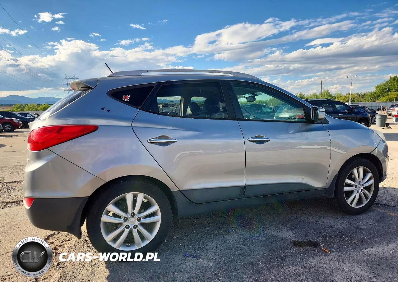 2011 Hyundai Tucson VIN:KM8JU3AC5BU203072 - 3