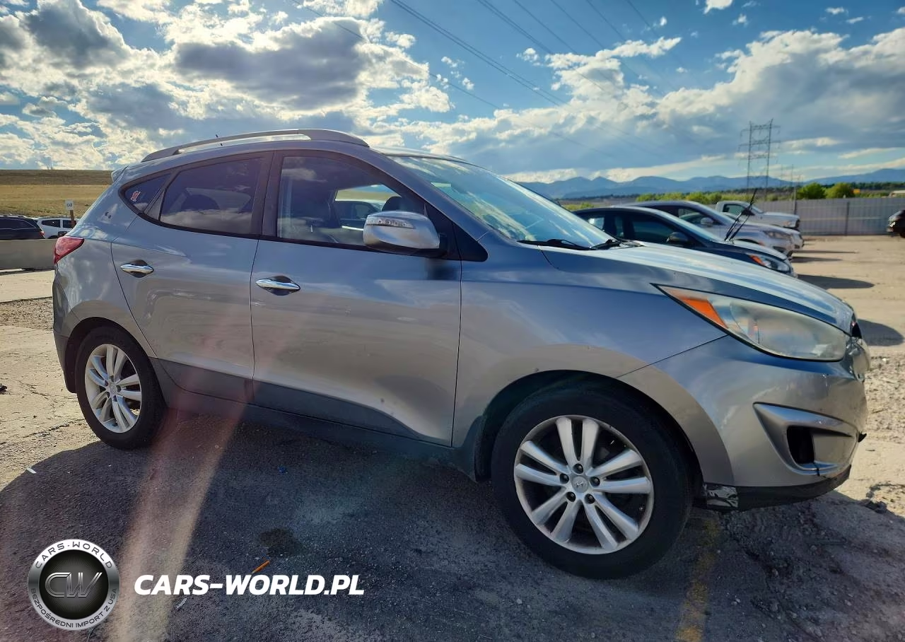2011 Hyundai Tucson VIN:KM8JU3AC5BU203072 - 4