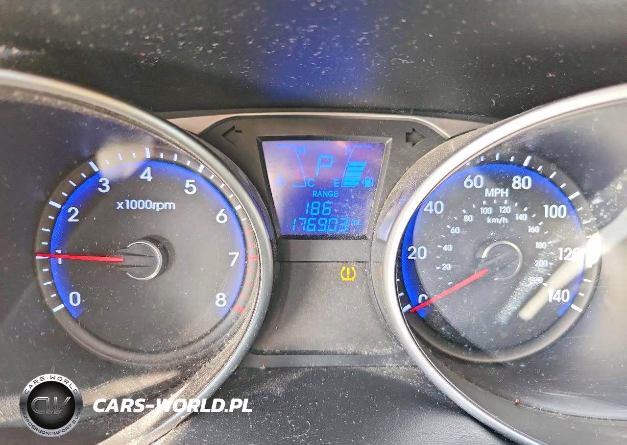 2011 Hyundai Tucson VIN:KM8JU3AC5BU203072 - 9