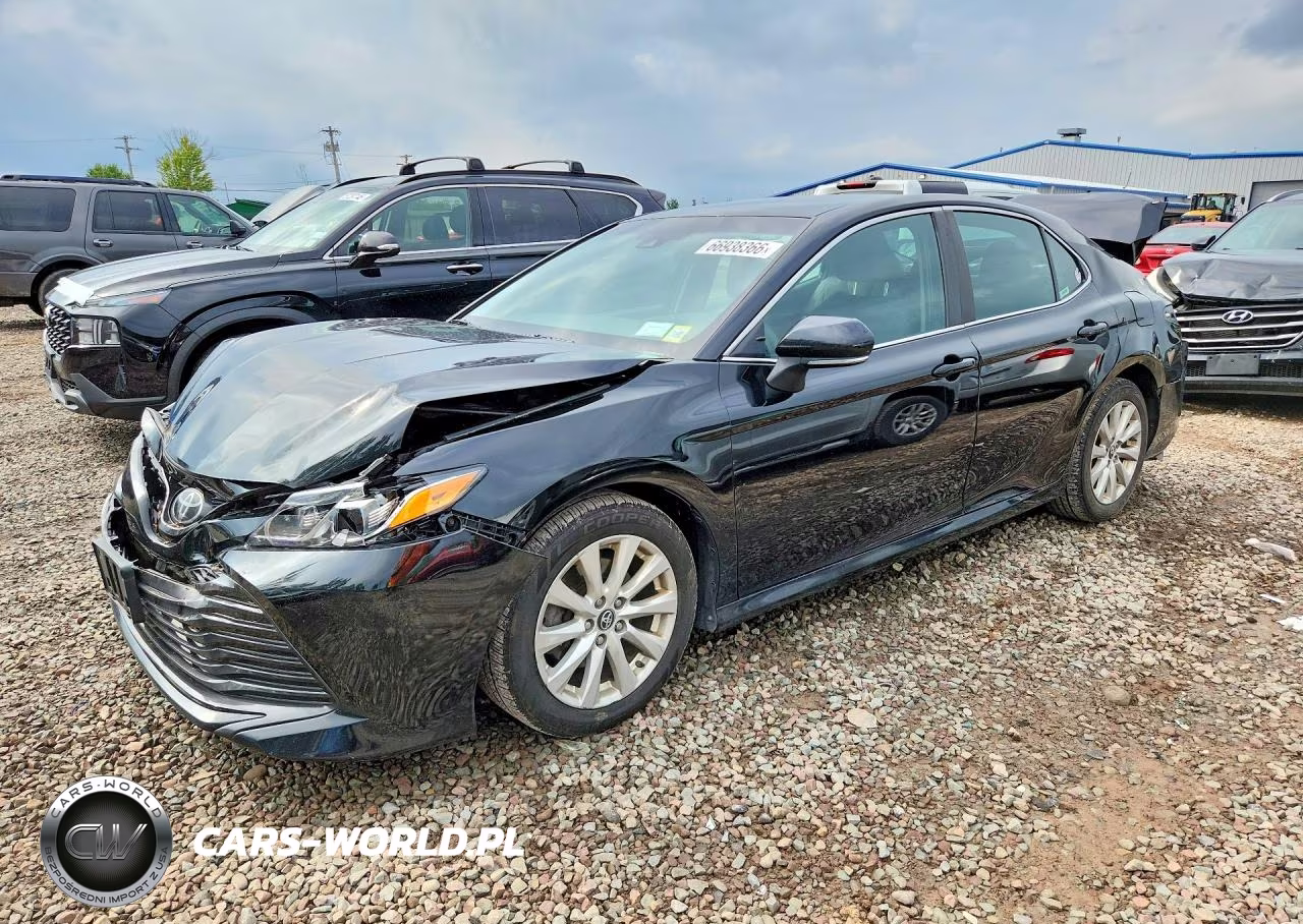 2018 Toyota Camry Le – zdjęcie 1 z 12