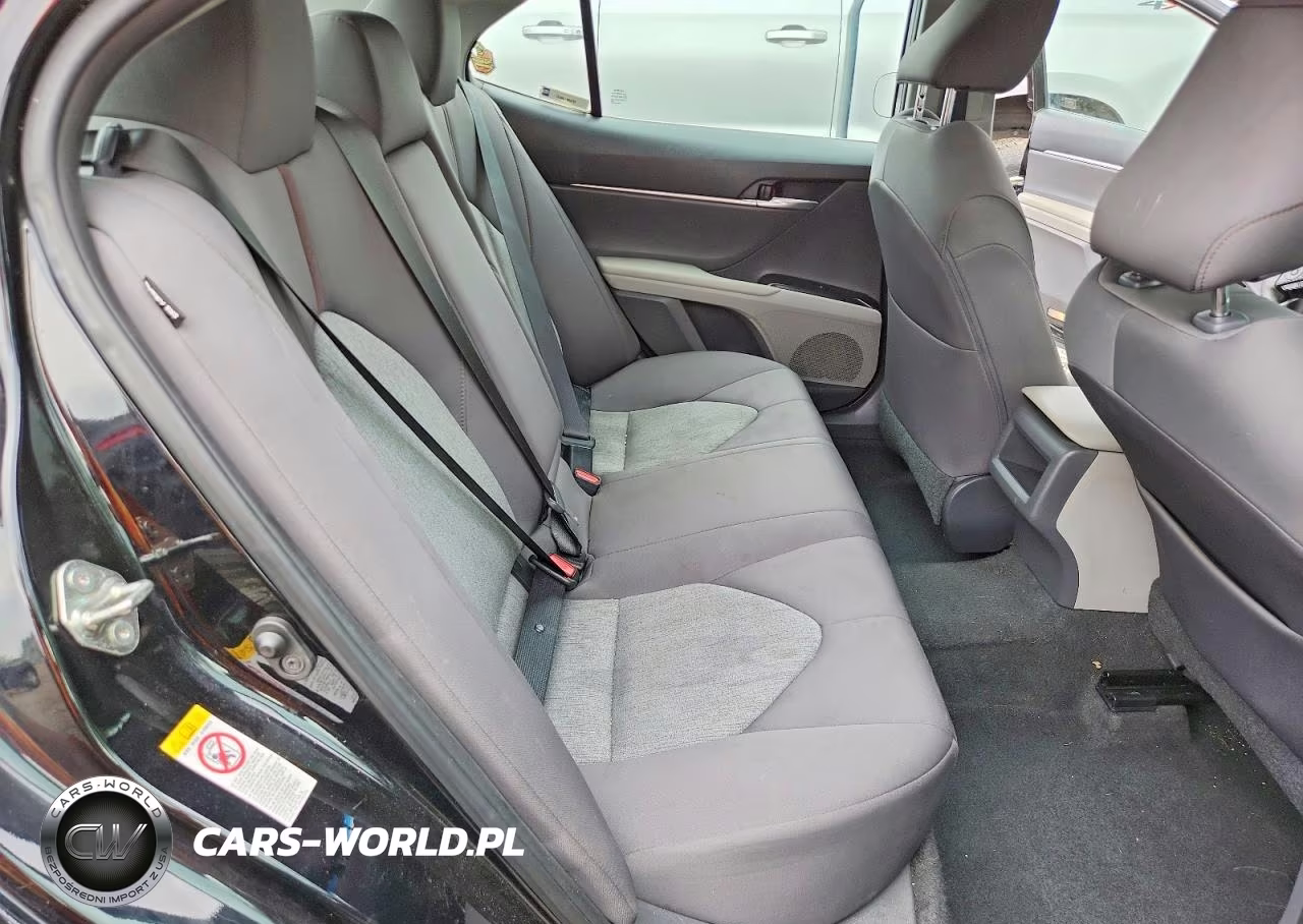 2018 Toyota Camry Le VIN:4T1B11HK9JU015944 - 10
