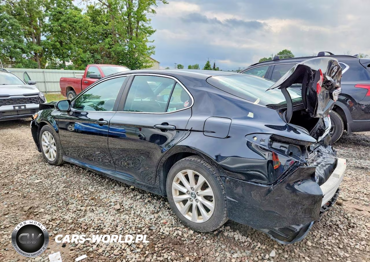 2018 Toyota Camry Le VIN:4T1B11HK9JU015944 - 2