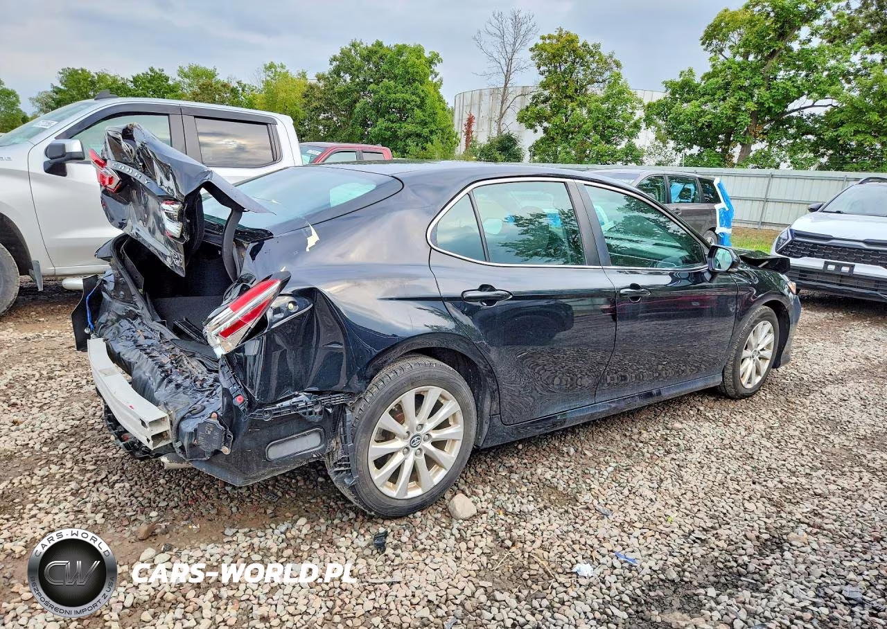 2018 Toyota Camry Le VIN:4T1B11HK9JU015944 - 3