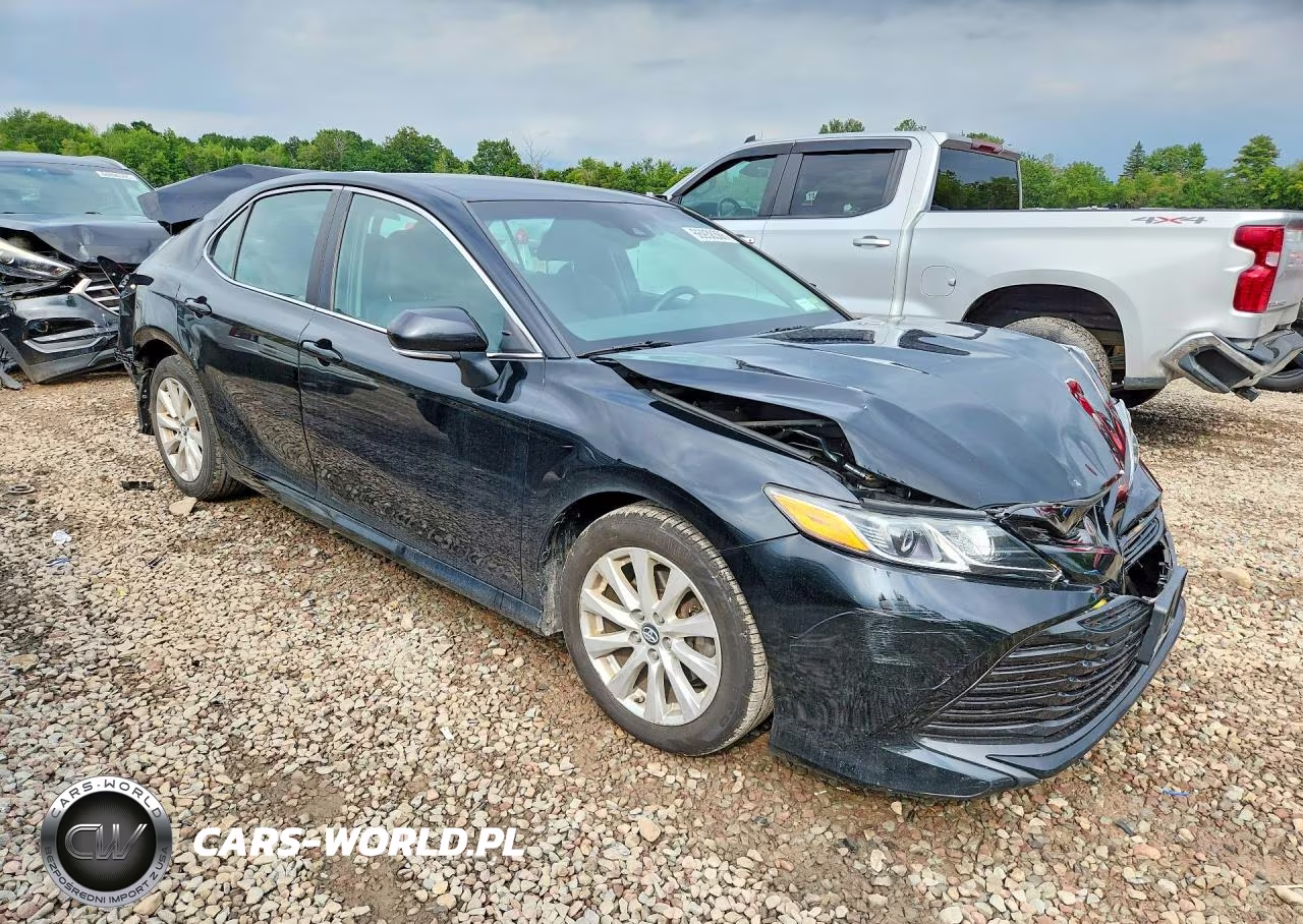 2018 Toyota Camry Le VIN:4T1B11HK9JU015944 - 4