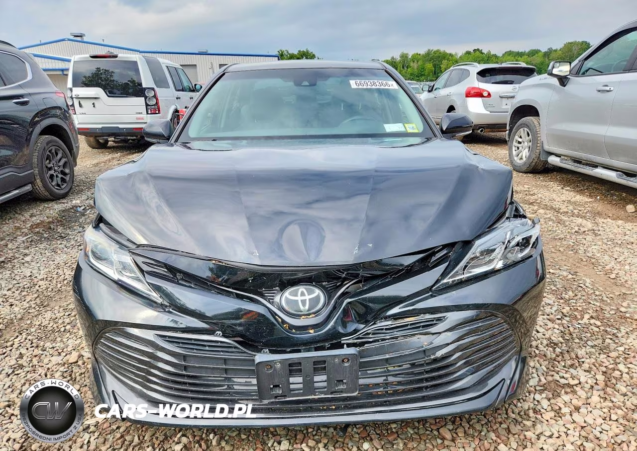 2018 Toyota Camry Le VIN:4T1B11HK9JU015944 - 5