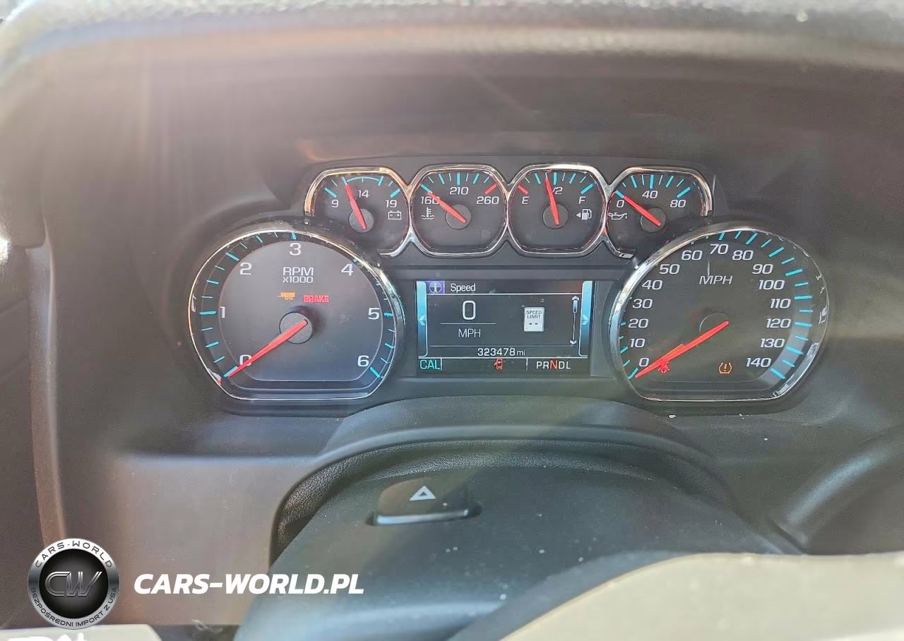 2018 Chevrolet Suburban C1500 Lt VIN:1GNSCHKC1JR284510 - 9