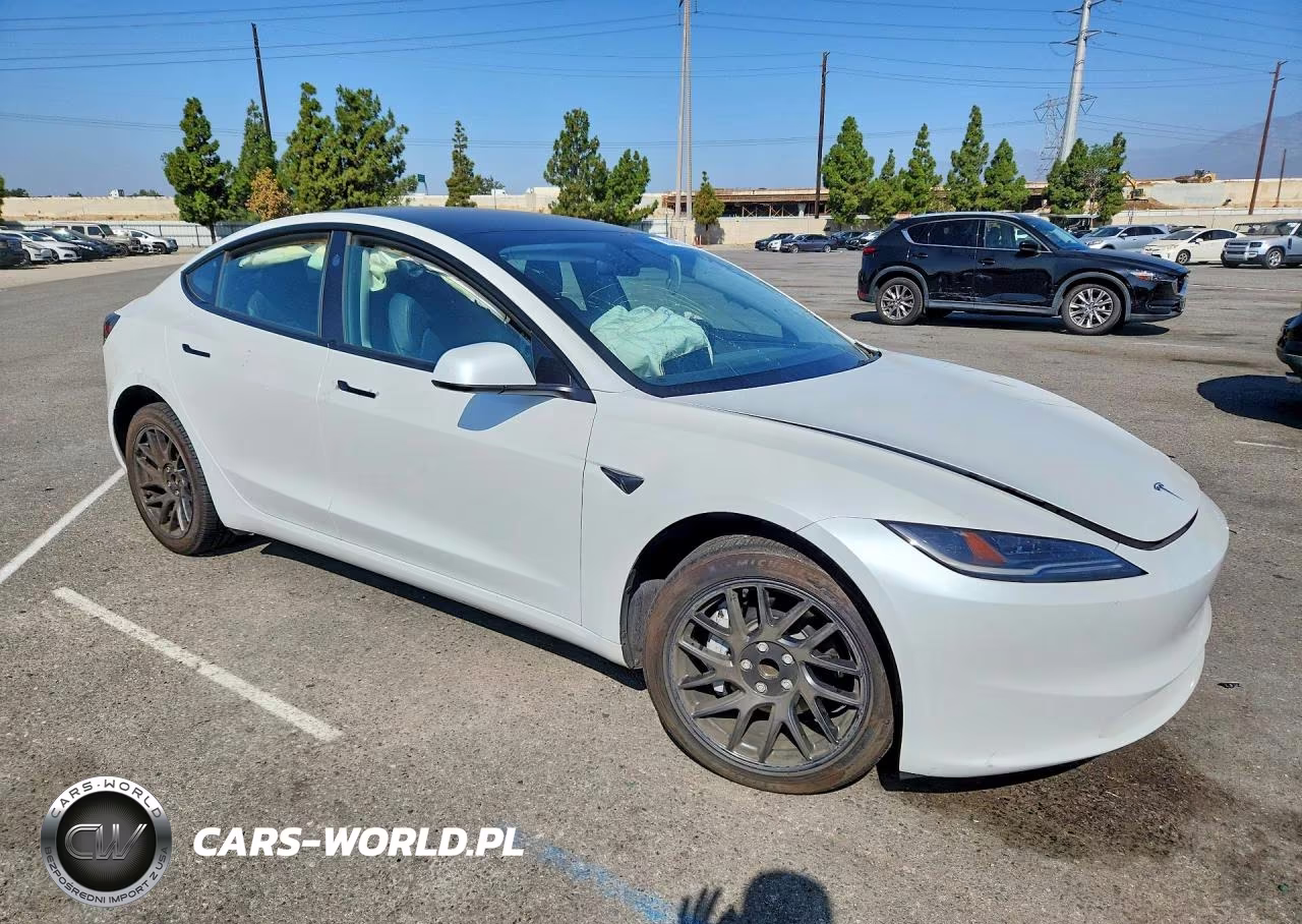 2025 Tesla Model 3 VIN:5YJ3E1EA1SF881642 - 4