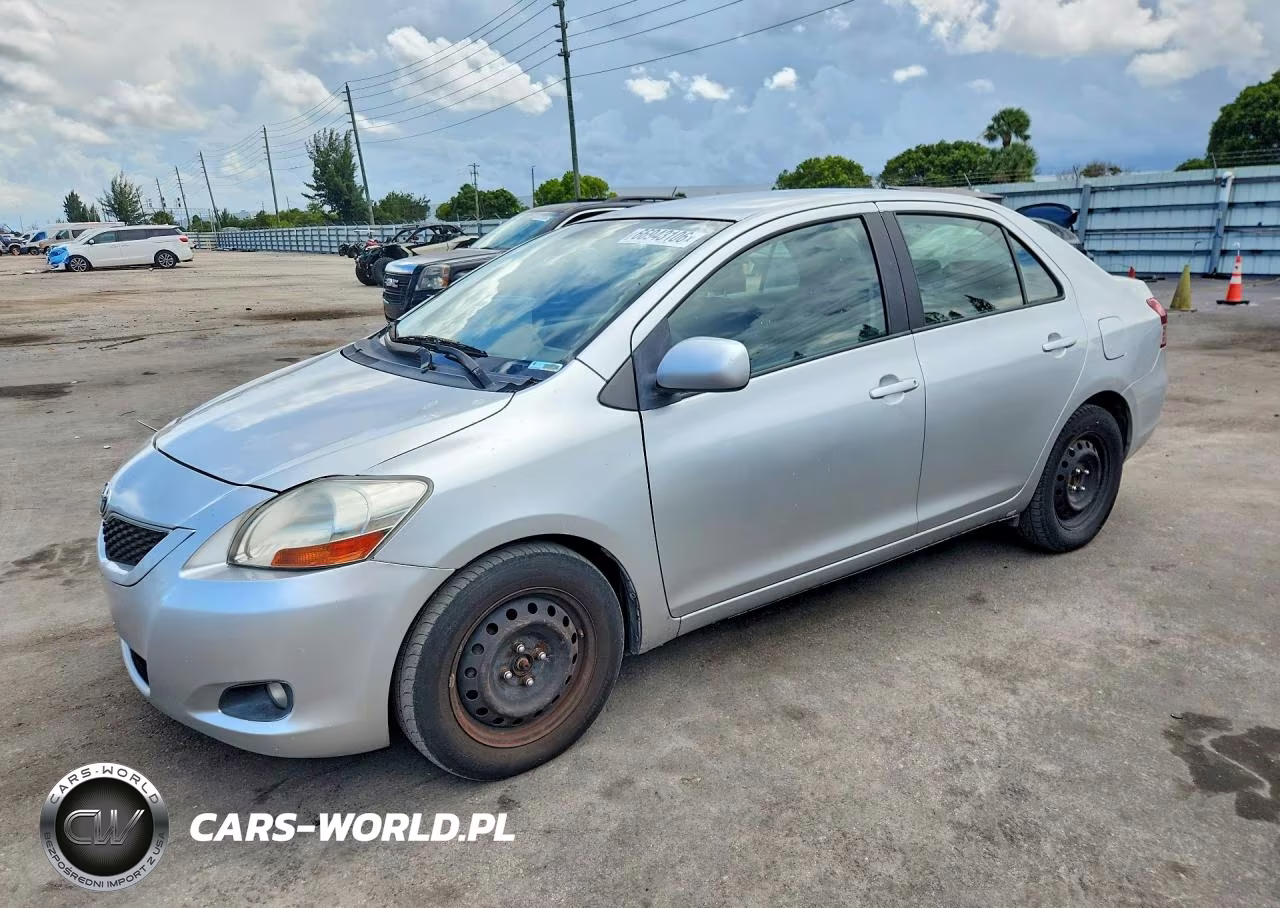 2009 Toyota Yaris Base – zdjęcie 1 z 12