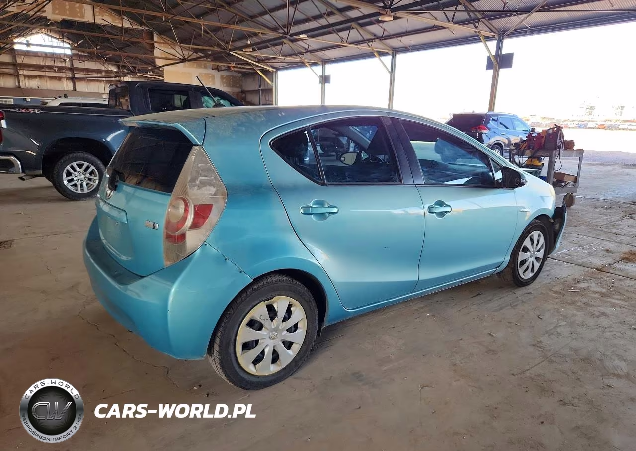 2013 Toyota Prius C VIN:JTDKDTB36D1039410 - 3