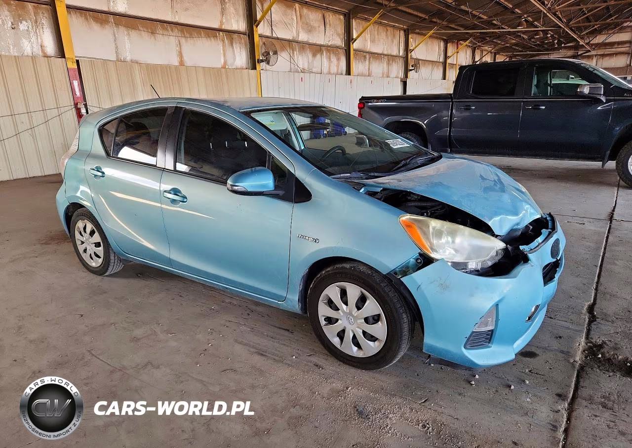 2013 Toyota Prius C VIN:JTDKDTB36D1039410 - 4