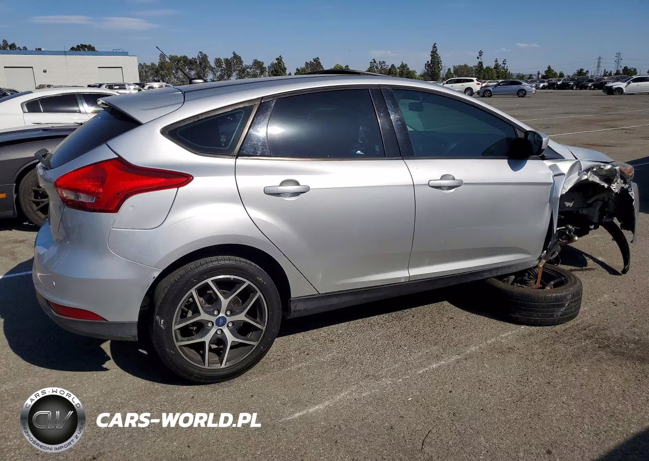 2017 Ford Focus Sel VIN:1FADP3M21HL290419 - 3