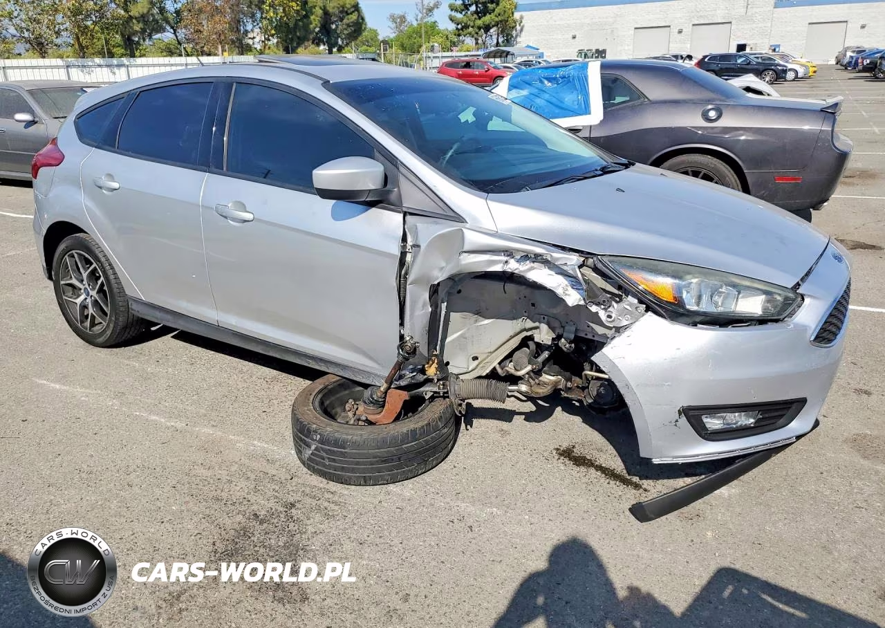 2017 Ford Focus Sel VIN:1FADP3M21HL290419 - 4