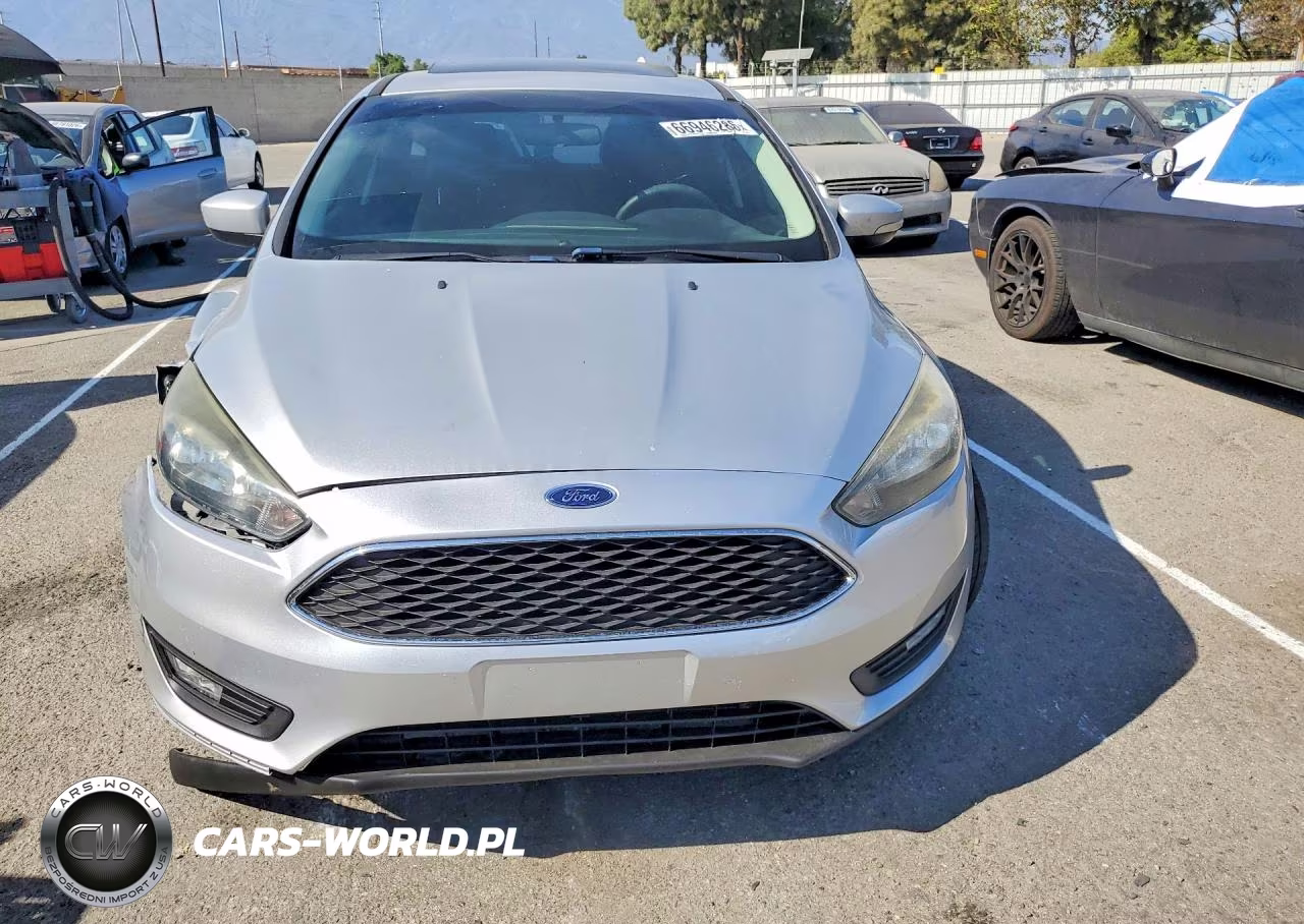 2017 Ford Focus Sel VIN:1FADP3M21HL290419 - 5