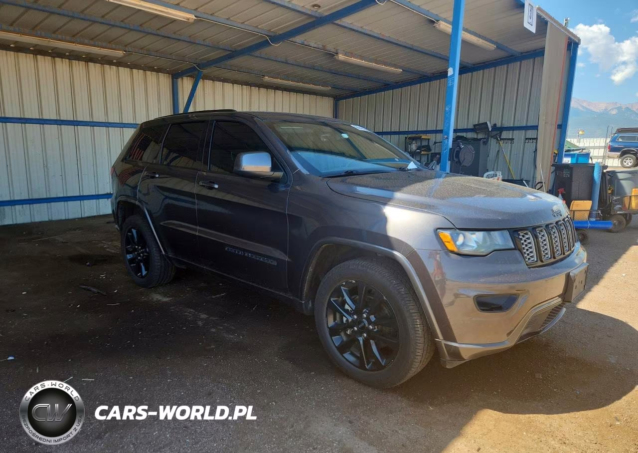 2017 Jeep Grand Cherokee Laredo VIN:1C4RJFAG9HC786247 - 4