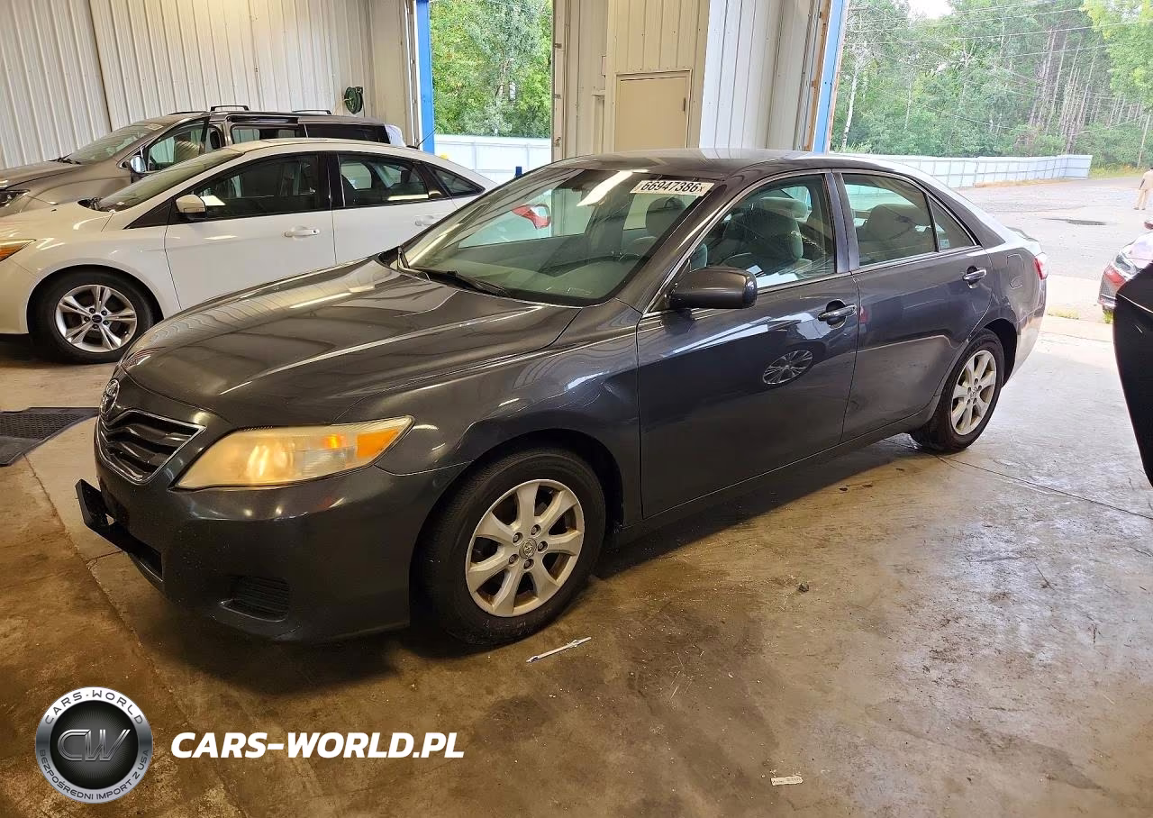 2011 Toyota Camry Le – zdjęcie 1 z 12