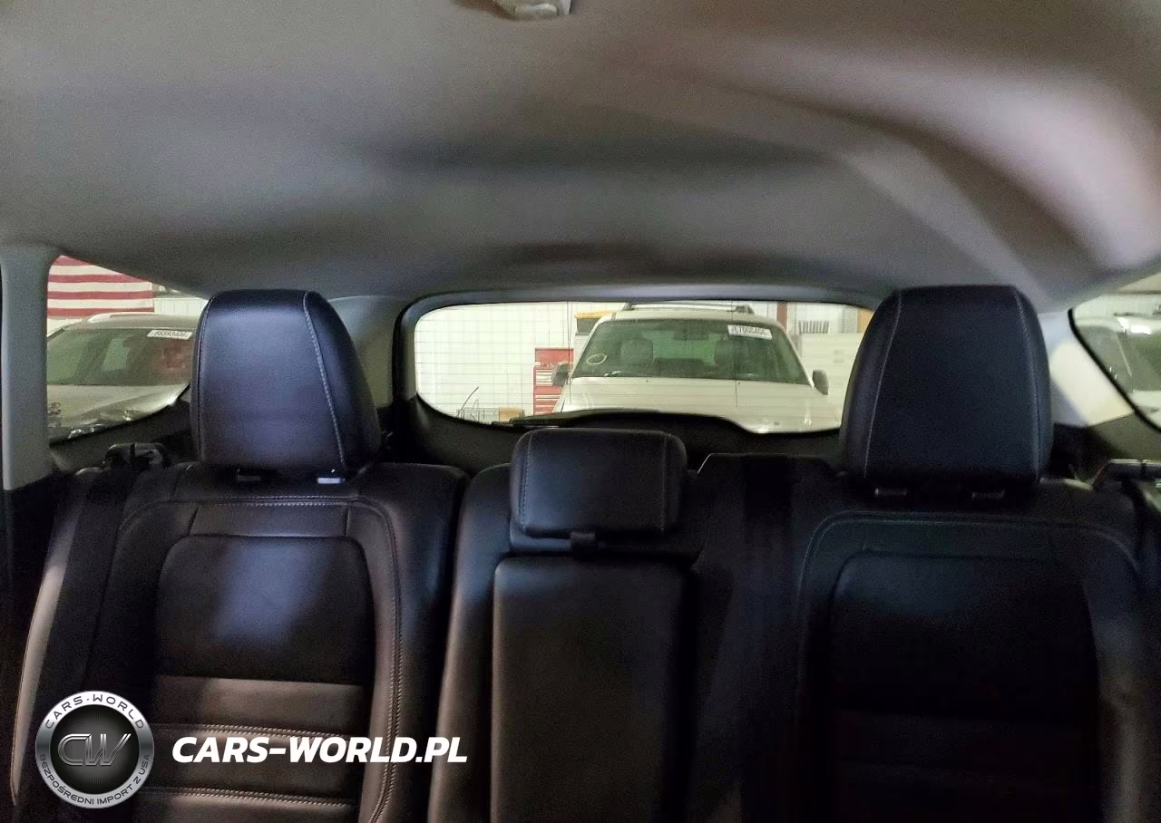 2019 Ford Escape Titanium VIN:1FMCU9J92KUA28327 - 10