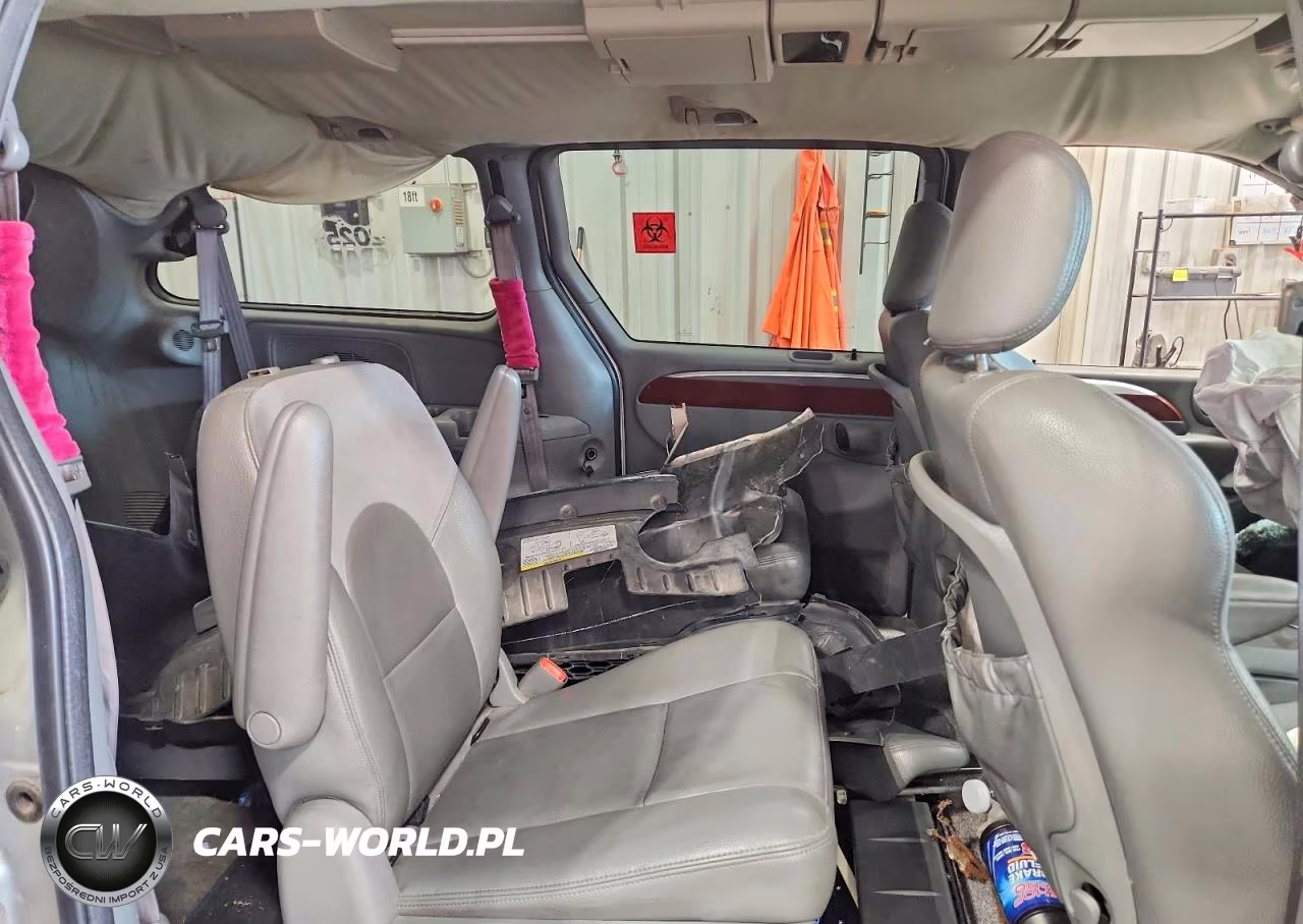 2005 Chrysler Town & Country Limited VIN:2C8GP64L55R182114 - 11