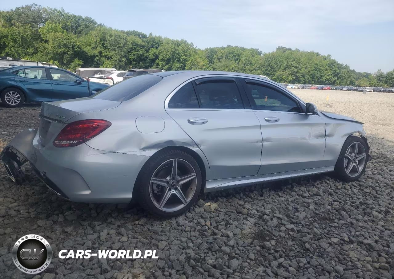 2018 Mercedes-Benz C 300 4Matic VIN:55SWF4KBXJU257098 - 3