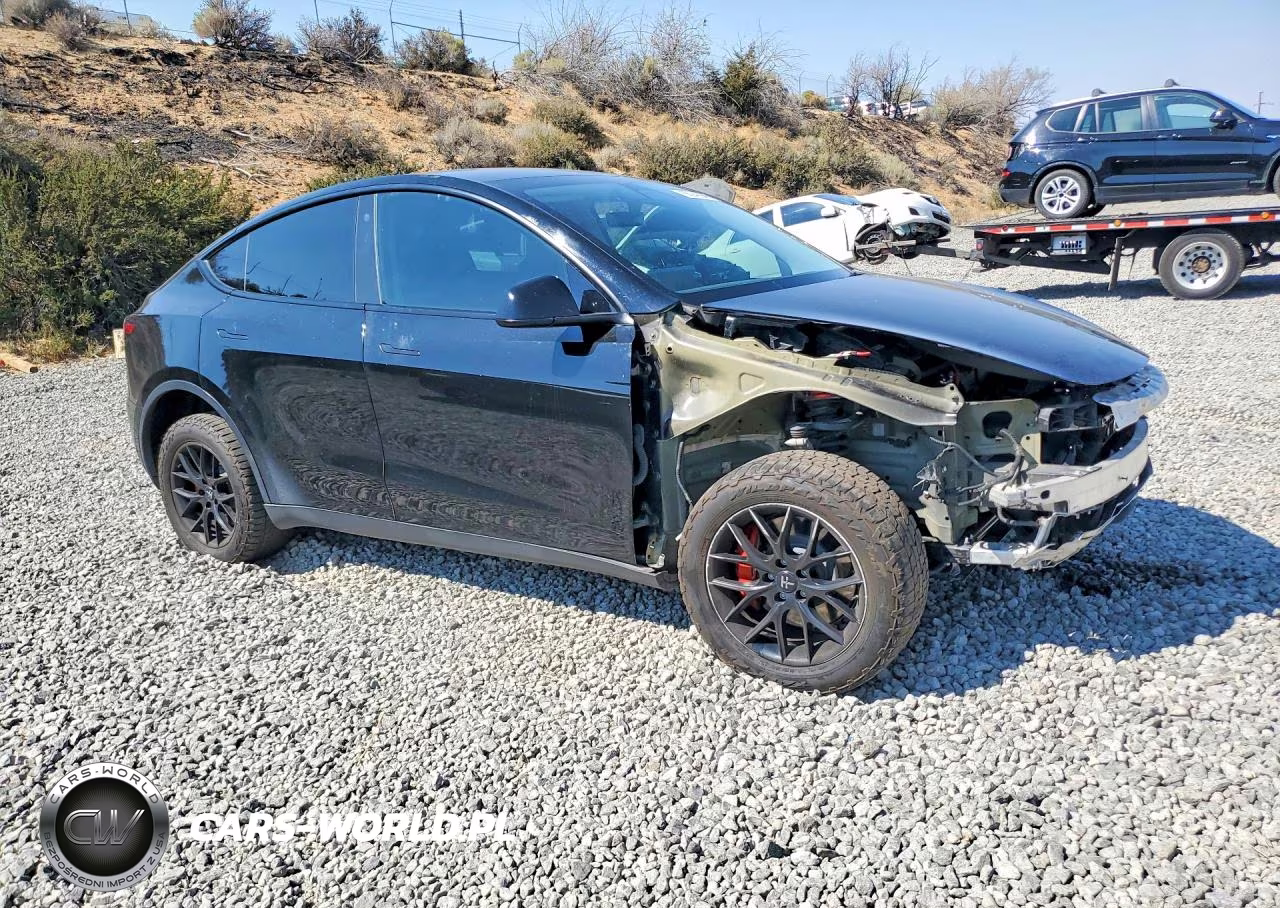 2022 Tesla Model Y VIN:7SAYGDEE4NA019007 - 4