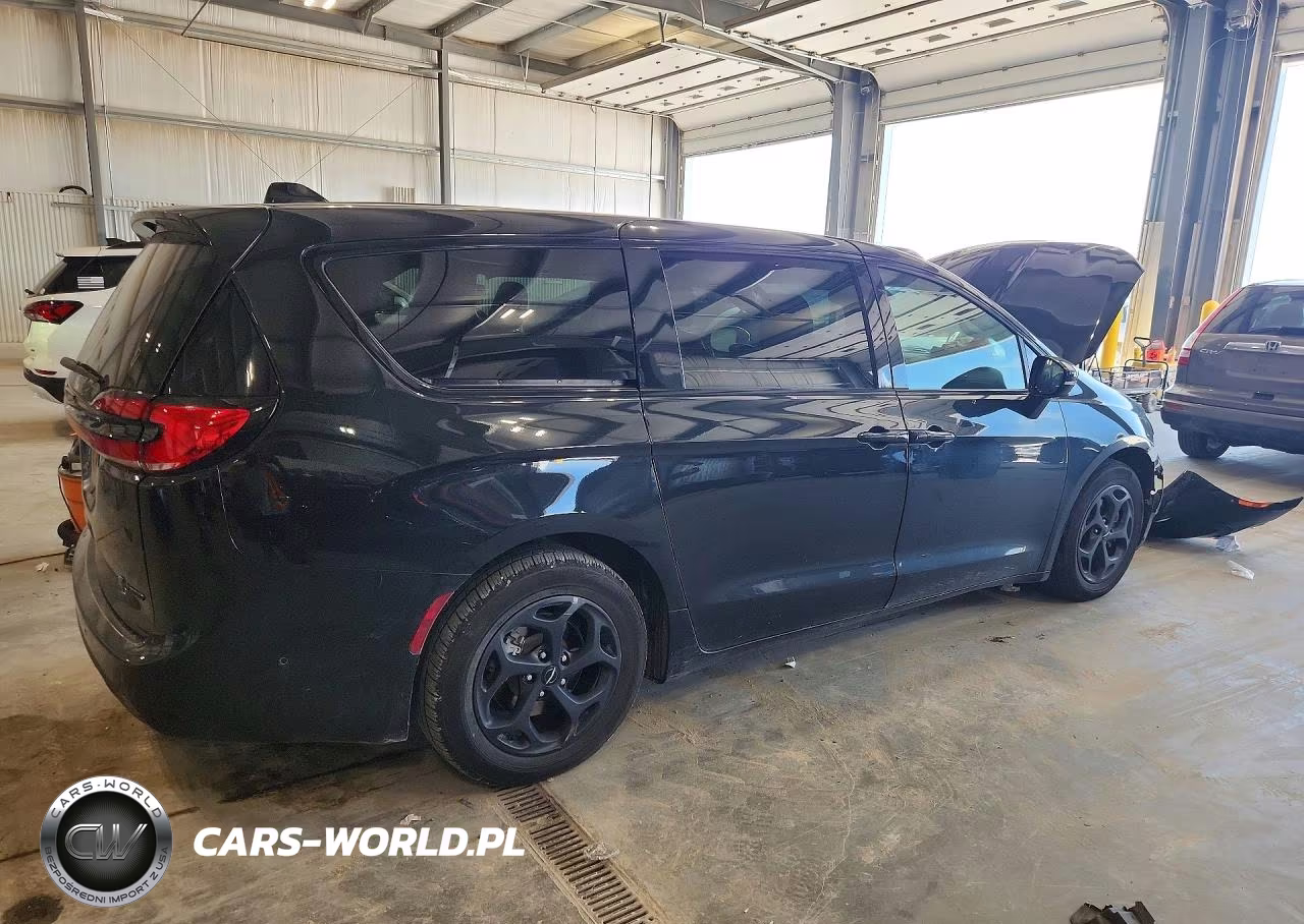 2022 Chrysler Pacifica Hybrid Limited VIN:2C4RC1S71NR135015 - 3