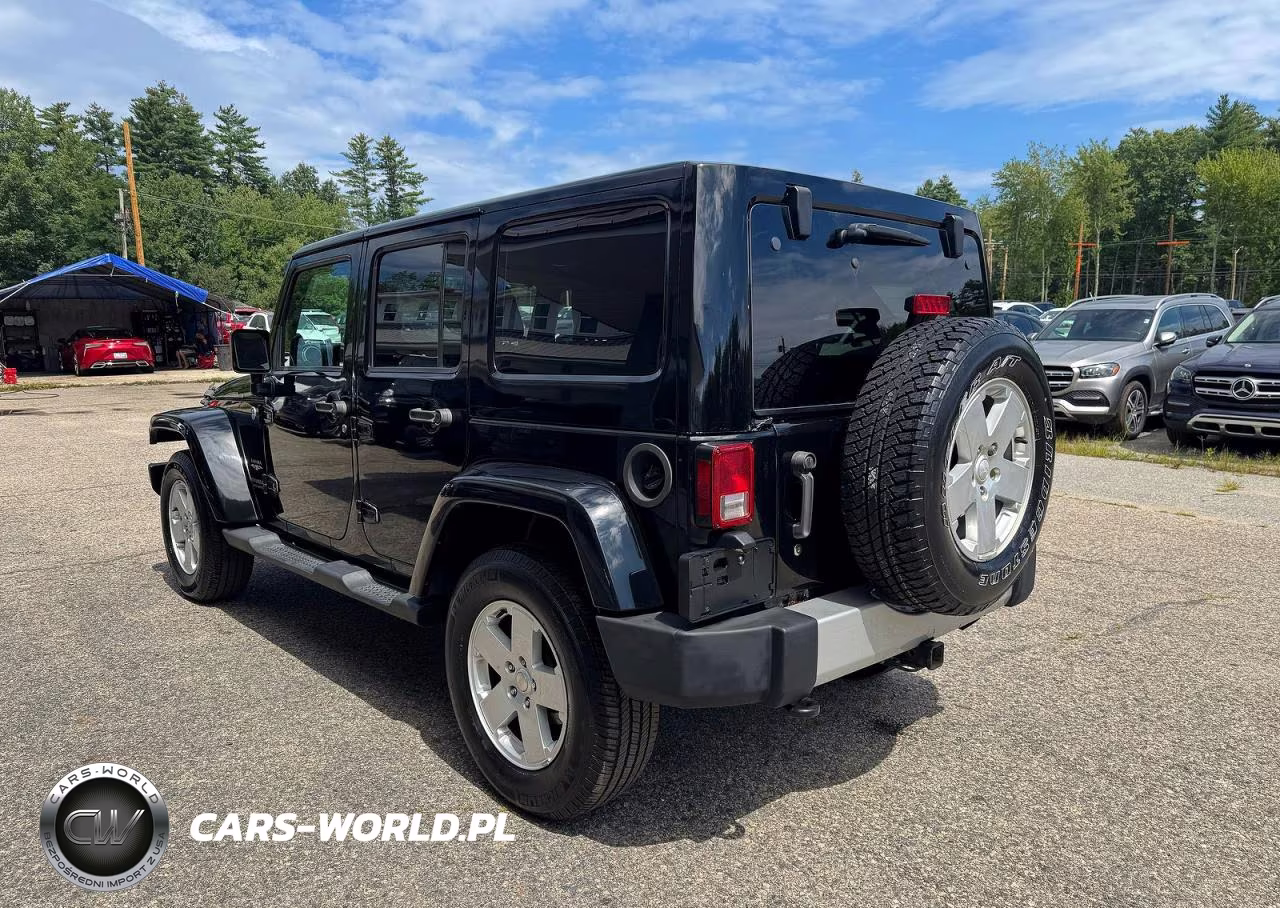 2012 Jeep Wrangler Unlimited Sahara VIN:1C4BJWEG7CL100646 - 3