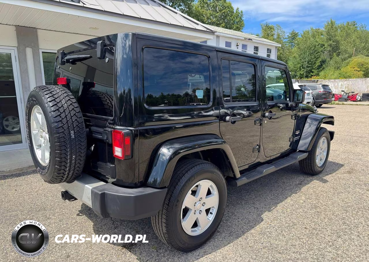 2012 Jeep Wrangler Unlimited Sahara VIN:1C4BJWEG7CL100646 - 4