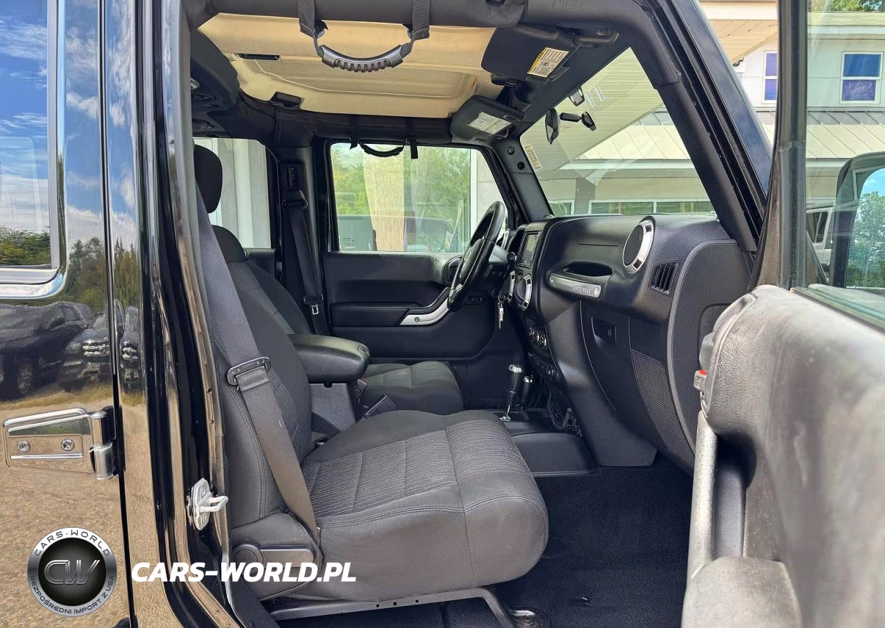 2012 Jeep Wrangler Unlimited Sahara VIN:1C4BJWEG7CL100646 - 5