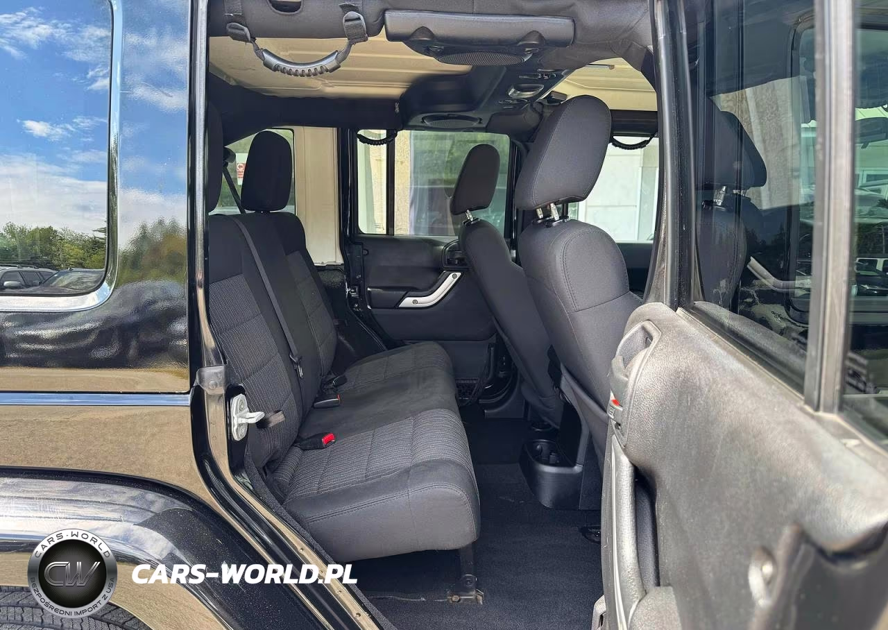 2012 Jeep Wrangler Unlimited Sahara VIN:1C4BJWEG7CL100646 - 6