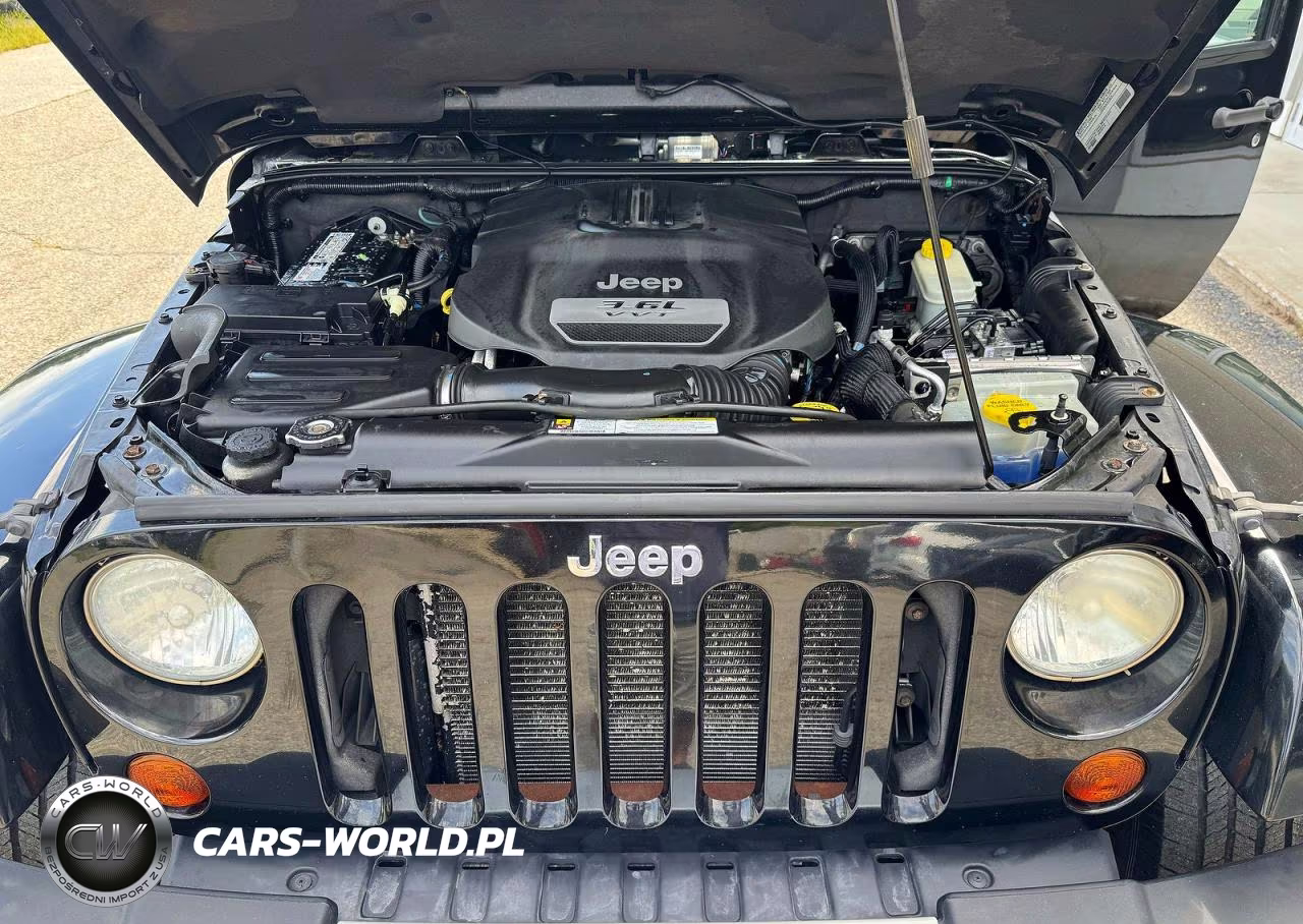 2012 Jeep Wrangler Unlimited Sahara VIN:1C4BJWEG7CL100646 - 7