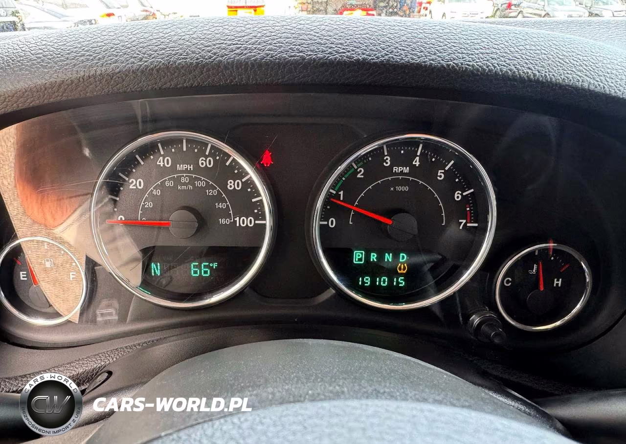 2012 Jeep Wrangler Unlimited Sahara VIN:1C4BJWEG7CL100646 - 8