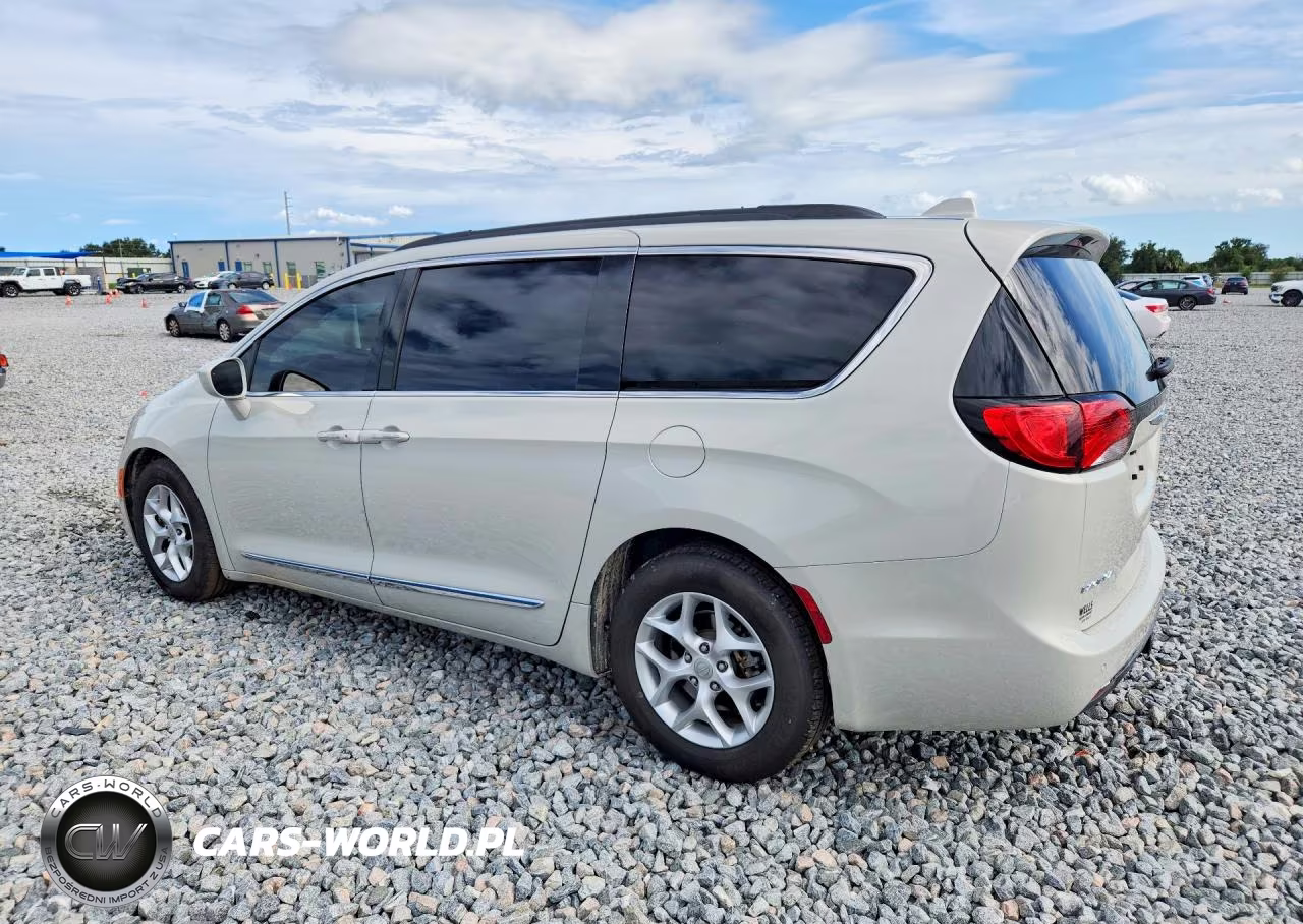 2017 Chrysler Pacifica Touring L VIN:2C4RC1BG8HR610597 - 2