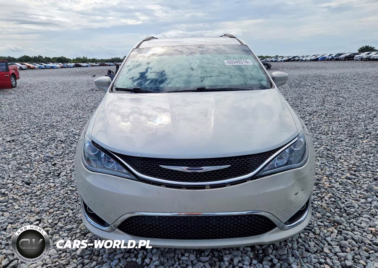 2017 Chrysler Pacifica Touring L VIN:2C4RC1BG8HR610597 - 5